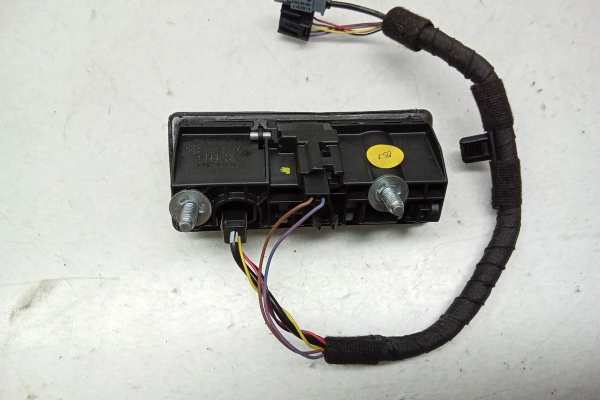 Pre-Owned 16 2016 Volkswagen Passat Decklid Mounted Backup Camera OEM (Good)